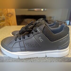 On Running The Roger Pro Black Leather Sneakers Women's Size 8 Brand New